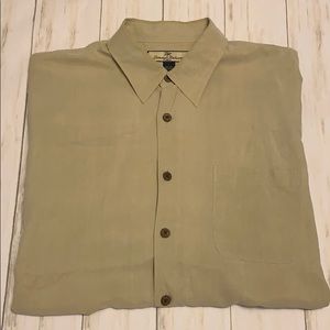 Tommy Bahama Short Sleeve Button Up. 100% Silk (L)